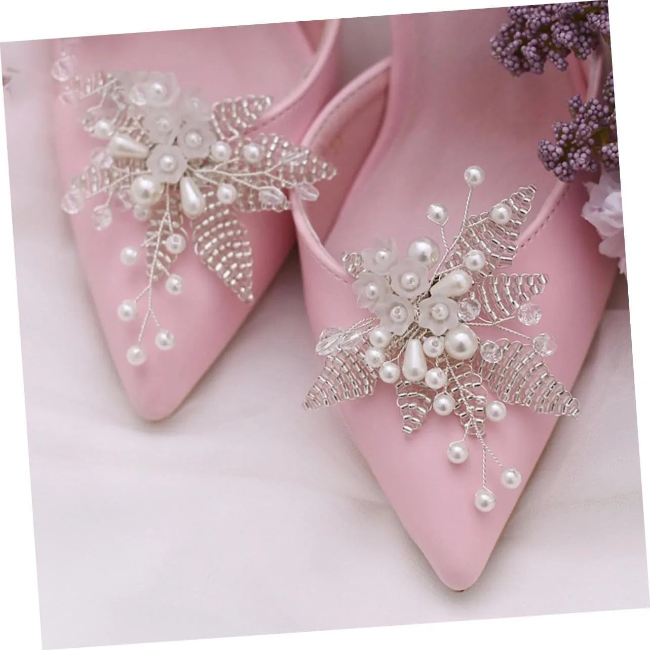 1 Pair Pearl Shoe Clips Rhinestone Crystal Bridal Shoe Buckles Decorative Flower Shoe Charms DIY Floral Shoe Decoration for Wedding Party Shoes Accessories