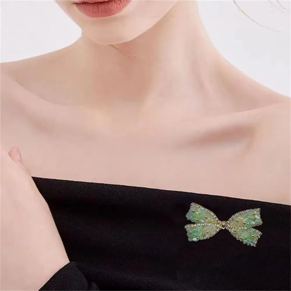 Crystal Rhinestone Bow Brooch Pin for Women Trendy Minimalist Bowknot Lapel Pins Suit Shirt Scarf Clips Badge Corsage for Wedding Holiday Party Bling Jewelry