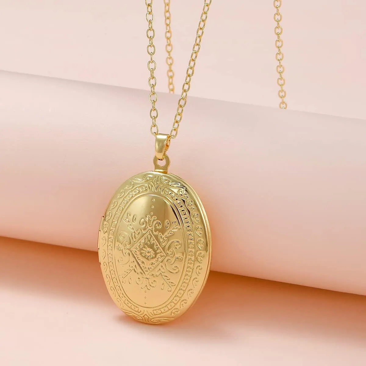 Fuqimanman2020 Vintage Engraved Flower Locket Picture Pendant Necklace Oval Heart Locket Hold Photo Picture Pendant Necklace Memory Jewelry