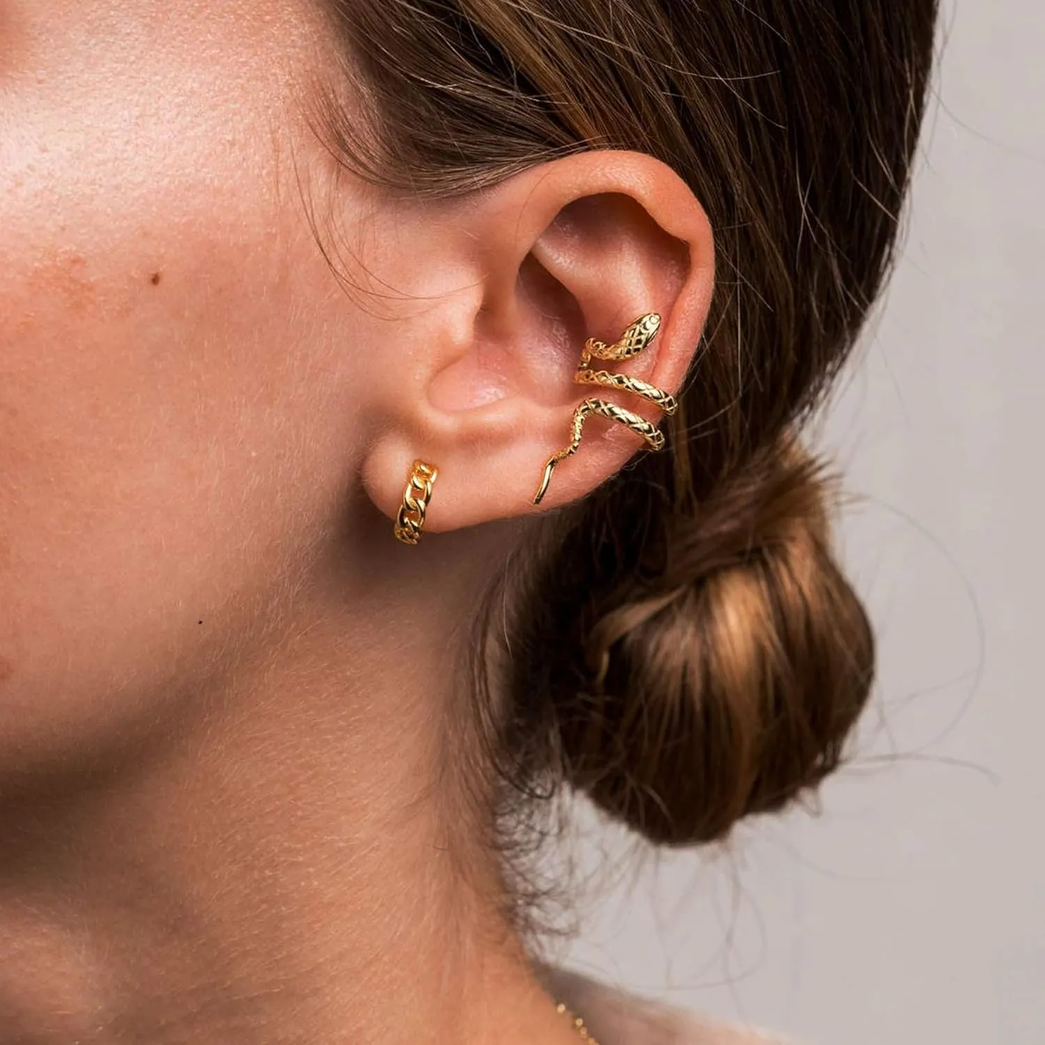 MEVECCO Gold Hoop Earrings for Women 18K Gold Plated Huggie Earrings Handmade Simple Minimalism Hoop Hypoallergenic Earrings for Everyday Jewelry