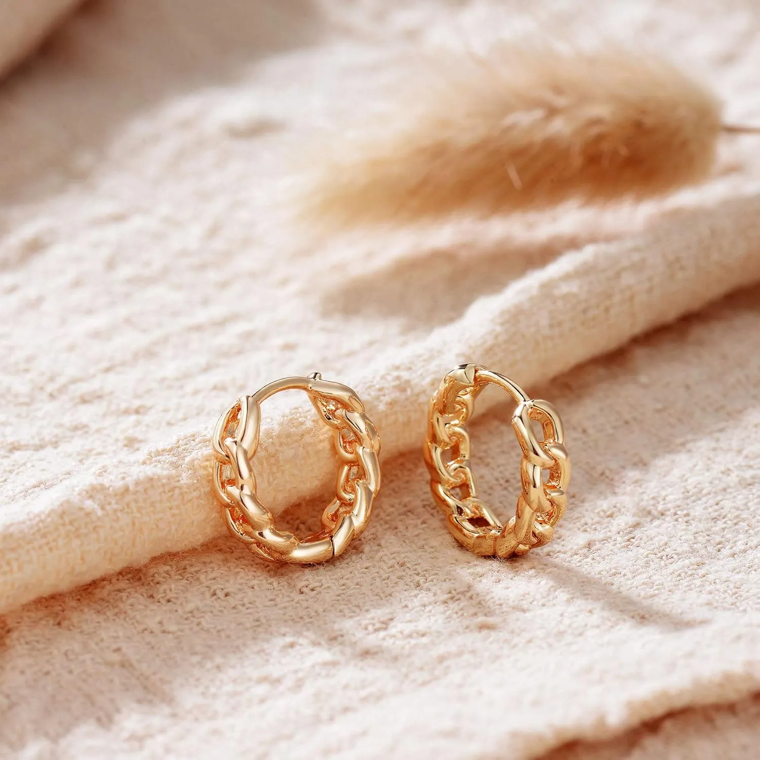 MEVECCO Gold Hoop Earrings for Women 18K Gold Plated Huggie Earrings Handmade Simple Minimalism Hoop Hypoallergenic Earrings for Everyday Jewelry