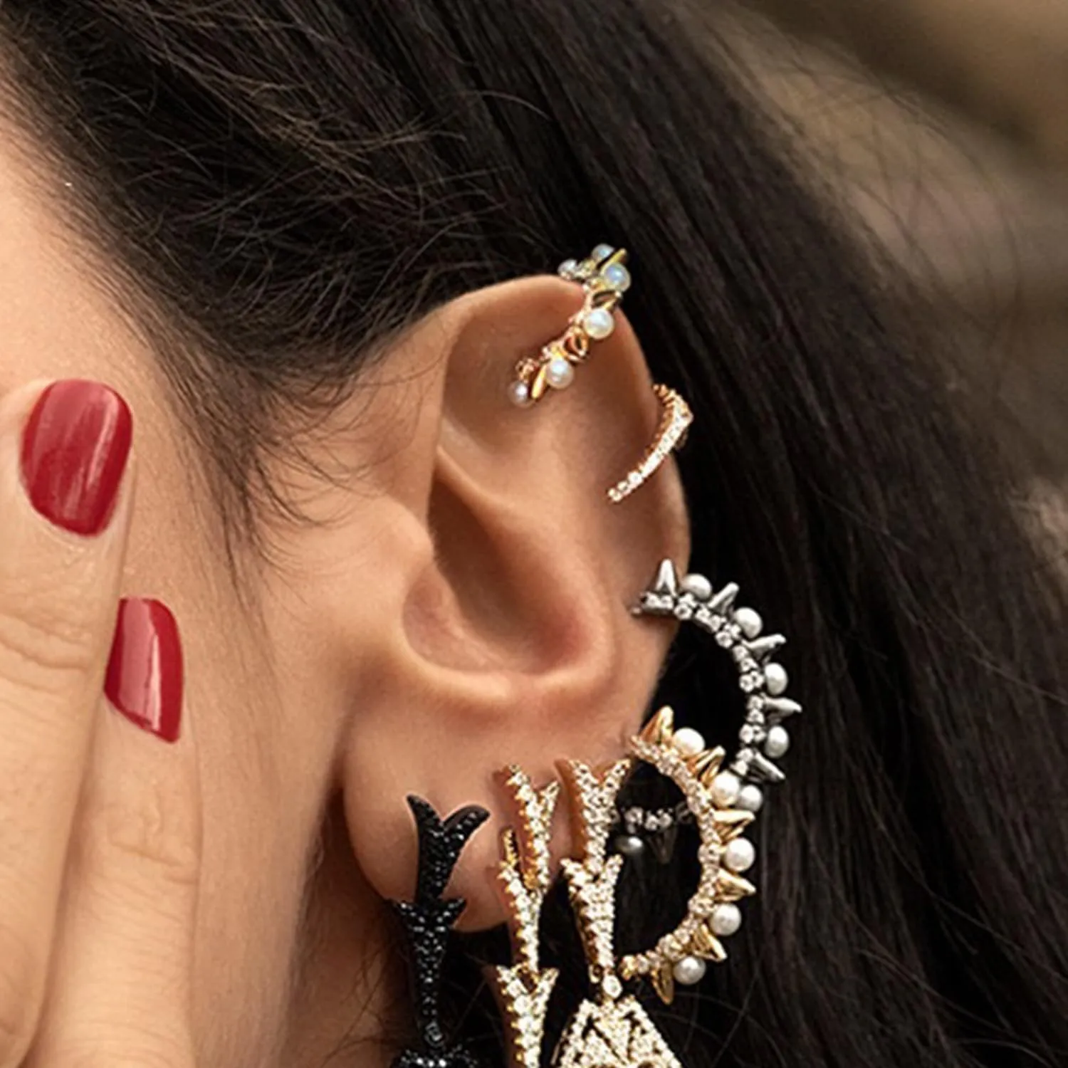 Pearl Ear Cuff Earrings for Women Rhinestone Rivet Ear Cuff Wraps Earrings Chunky Non Piercing Clip Earrings Trendy Jewelry Gifts for Women