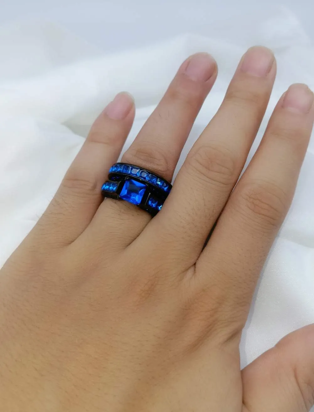ringheart 2 Rings His and Hers Couple Rings Black Rings Red Cz Womens Wedding Ring Sets Titanium Steel Mens Wedding Bands