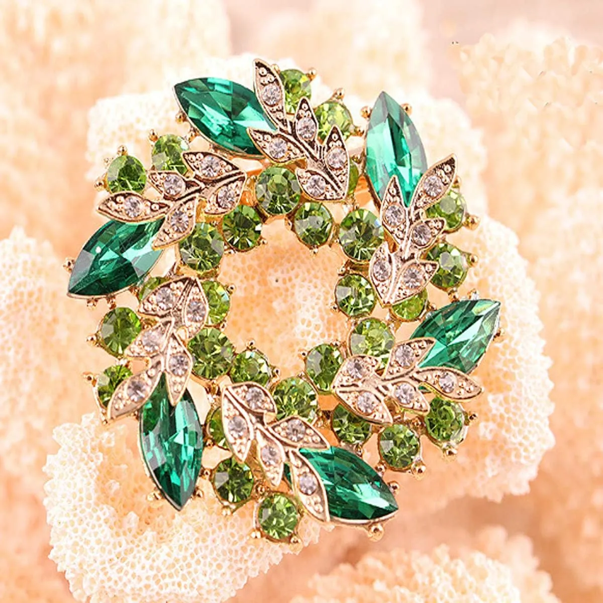 seven wolves Brooch Pin Women's Rhinestones Breastpin for Wedding/Banquet/Bouquet